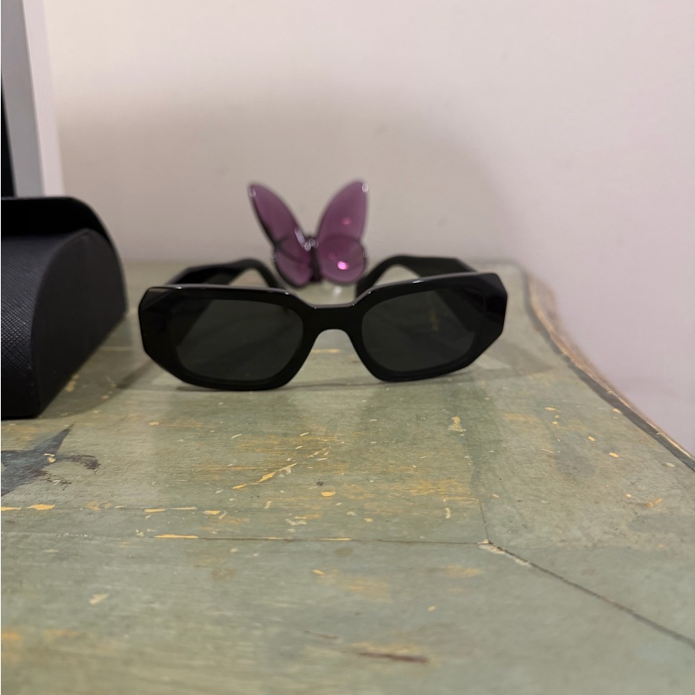 Prada symbole sunglasses